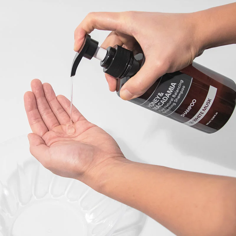 KUNDAL Honey & Macadamia Nature Shampoo — Cherry Blossom 500 ml